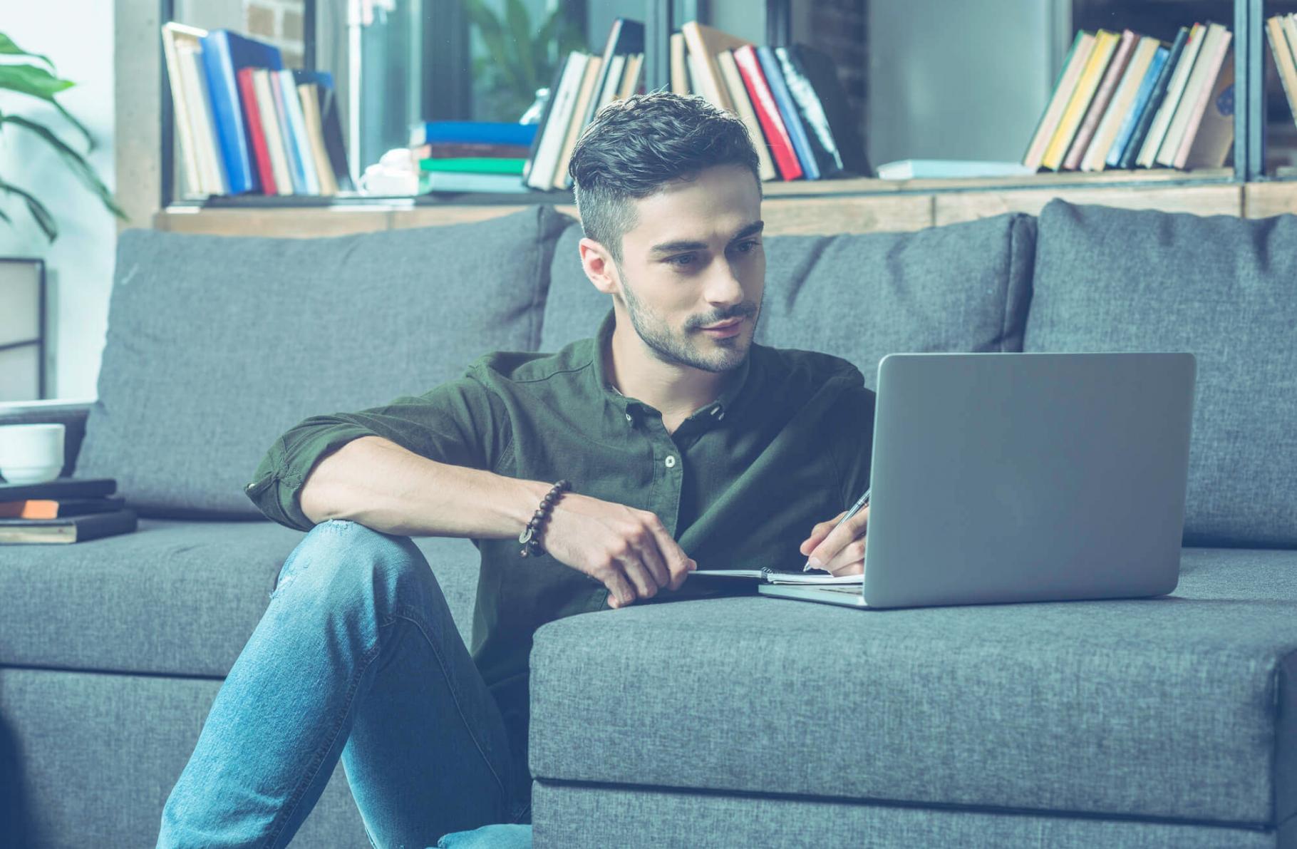 Detaillierte Analysegrafiken und Diagramme zur saisonalen Marktentwicklung auf einem modernen Display