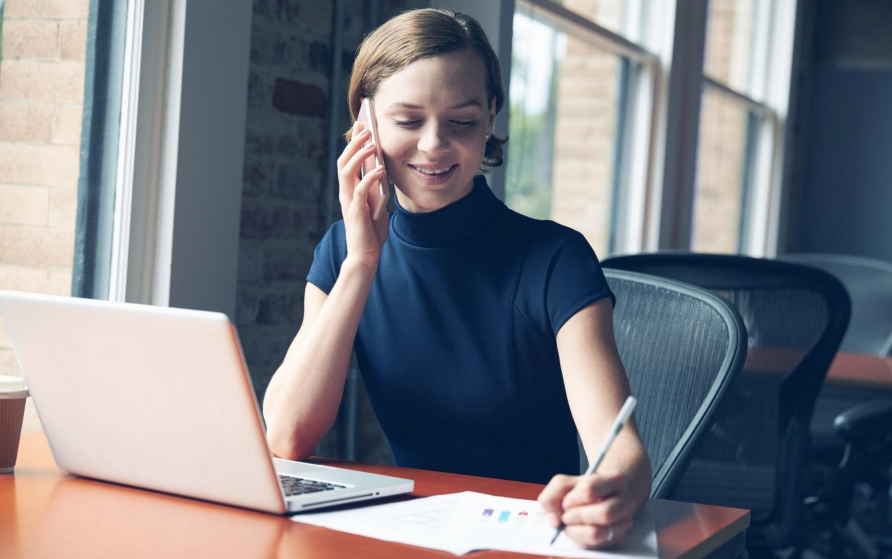 Finanzanalyse und Marktforschung im Büro von UnderAch