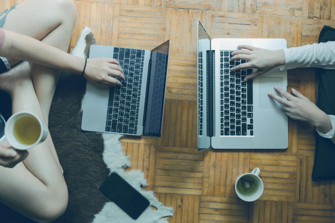 Teilnehmer analysieren saisonale Marktdaten während einer Lerneinheit